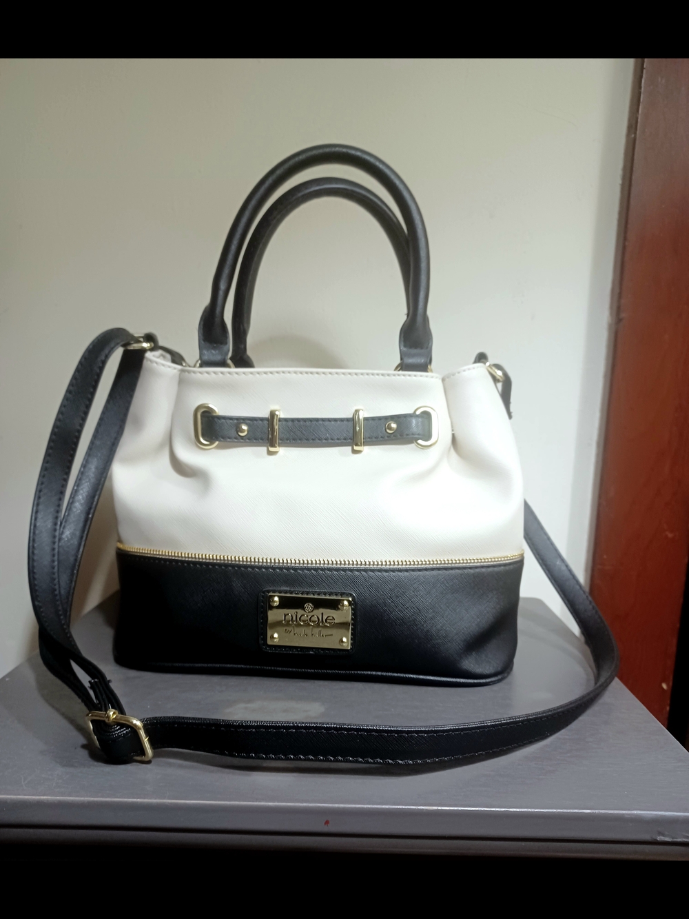 NICOLE MILLER CREAM & BLACK SATCHEL w/GOLDTONE HARDWARE